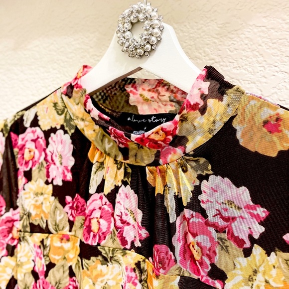 Love Story Floral Mesh Blouse - Picture 2 of 5